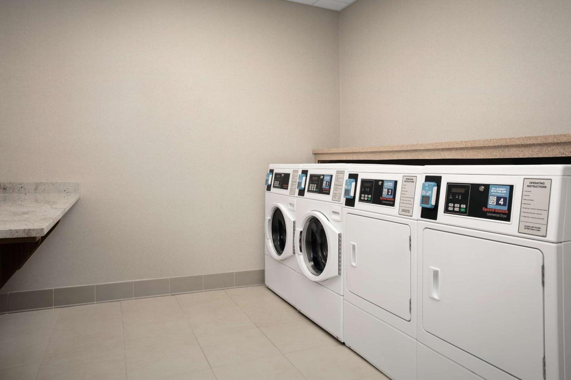 Hilton Garden Inn Philadelphia-Fort Washington Bagian luar foto