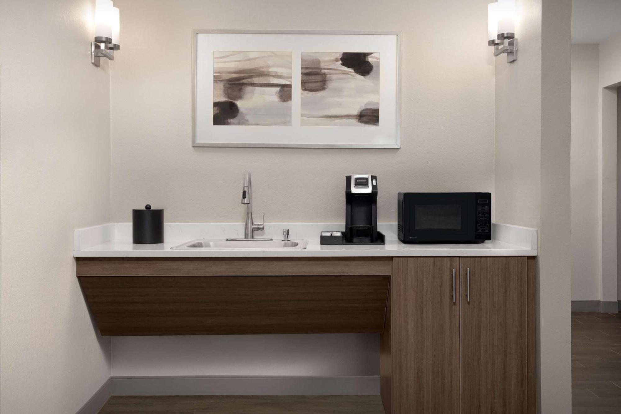 Hilton Garden Inn Philadelphia-Fort Washington Bagian luar foto