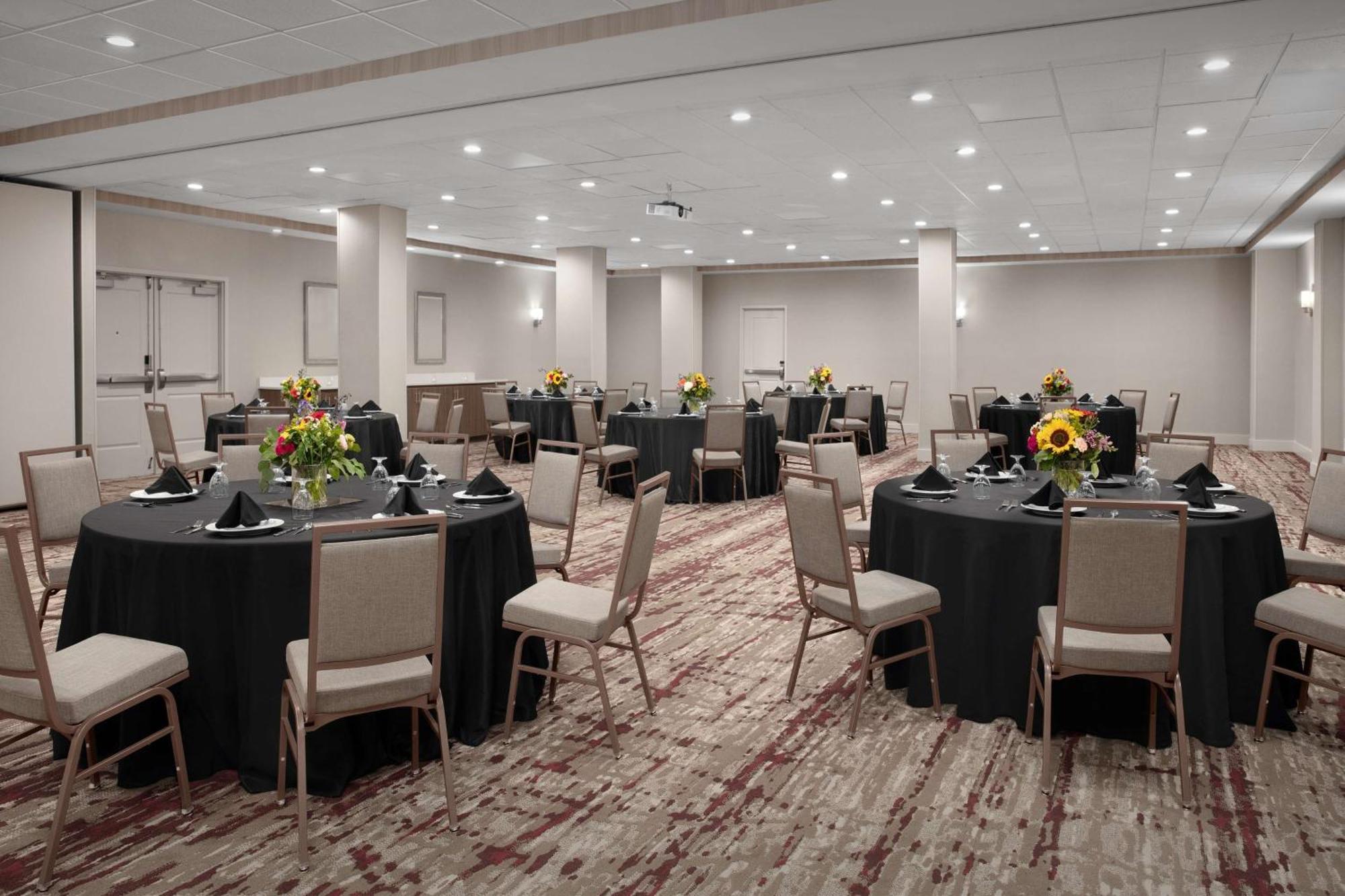 Hilton Garden Inn Philadelphia-Fort Washington Bagian luar foto