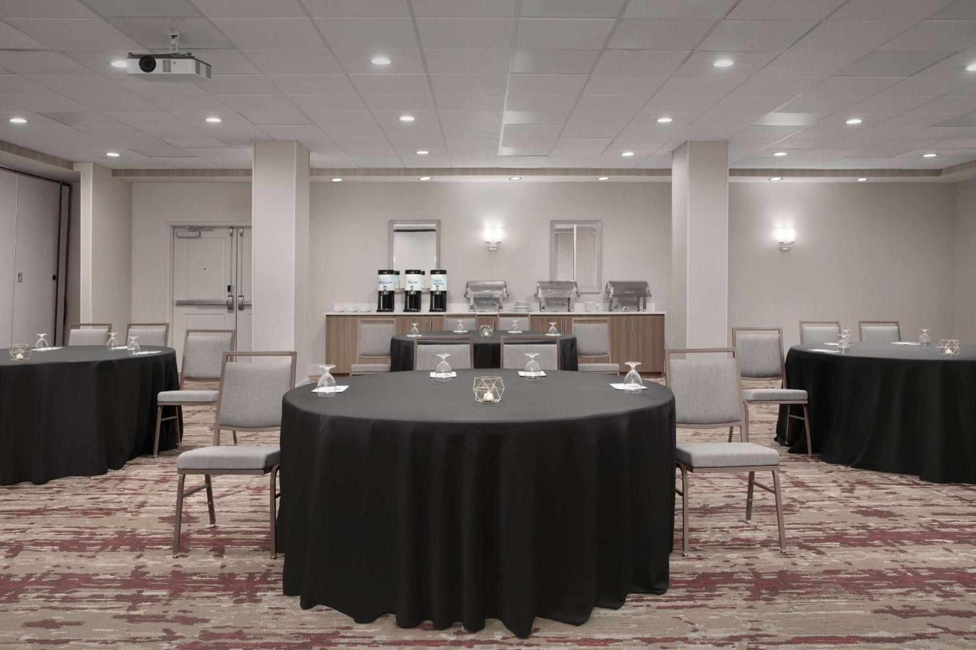 Hilton Garden Inn Philadelphia-Fort Washington Bagian luar foto