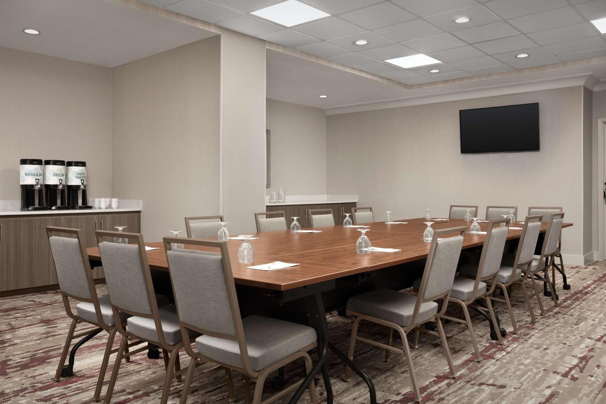 Hilton Garden Inn Philadelphia-Fort Washington Bagian luar foto