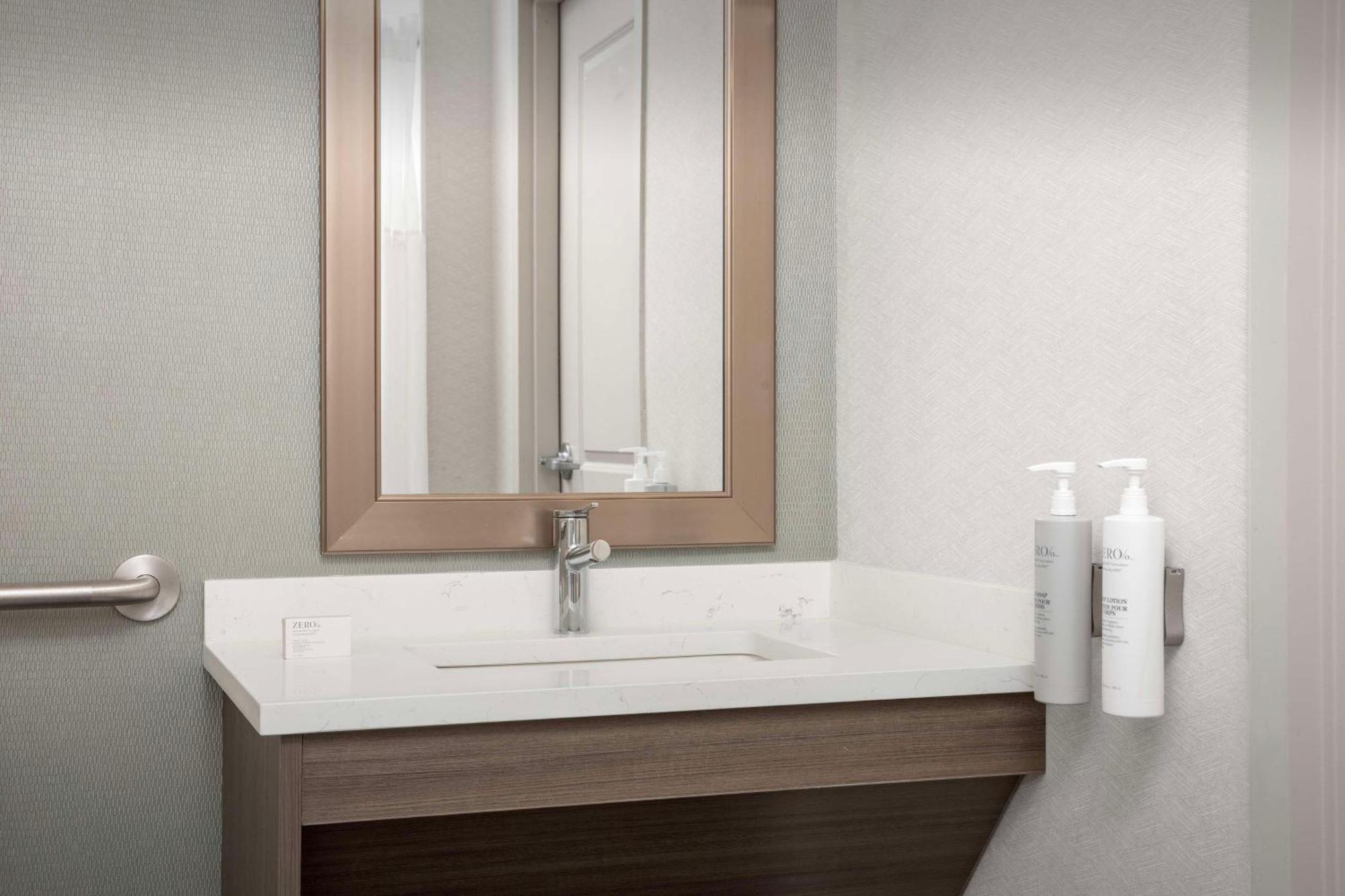 Hilton Garden Inn Philadelphia-Fort Washington Bagian luar foto