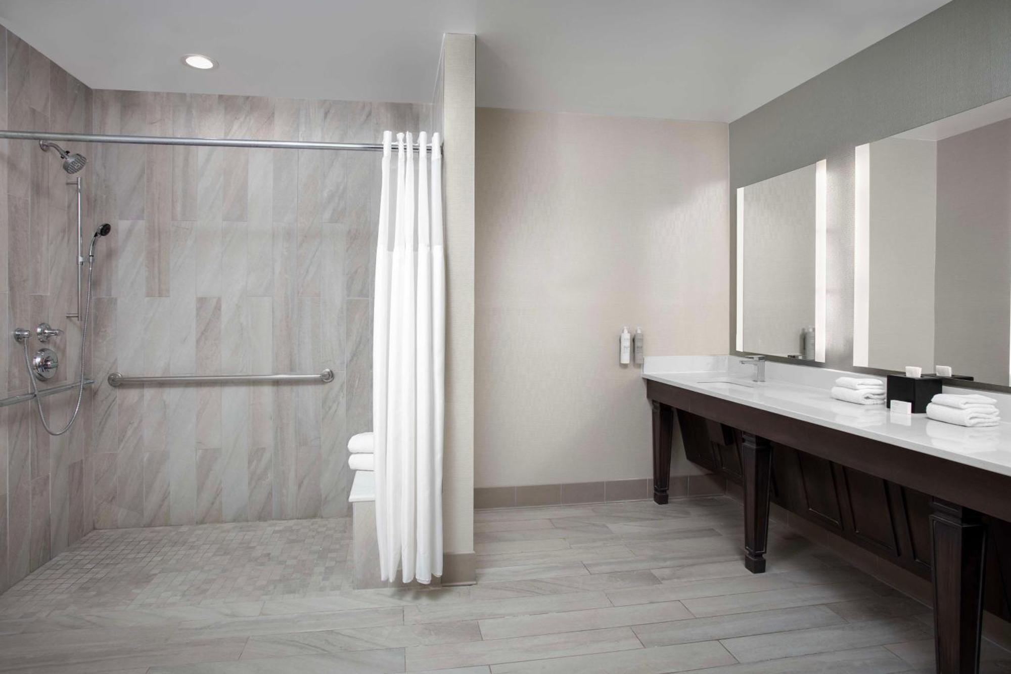Hilton Garden Inn Philadelphia-Fort Washington Bagian luar foto