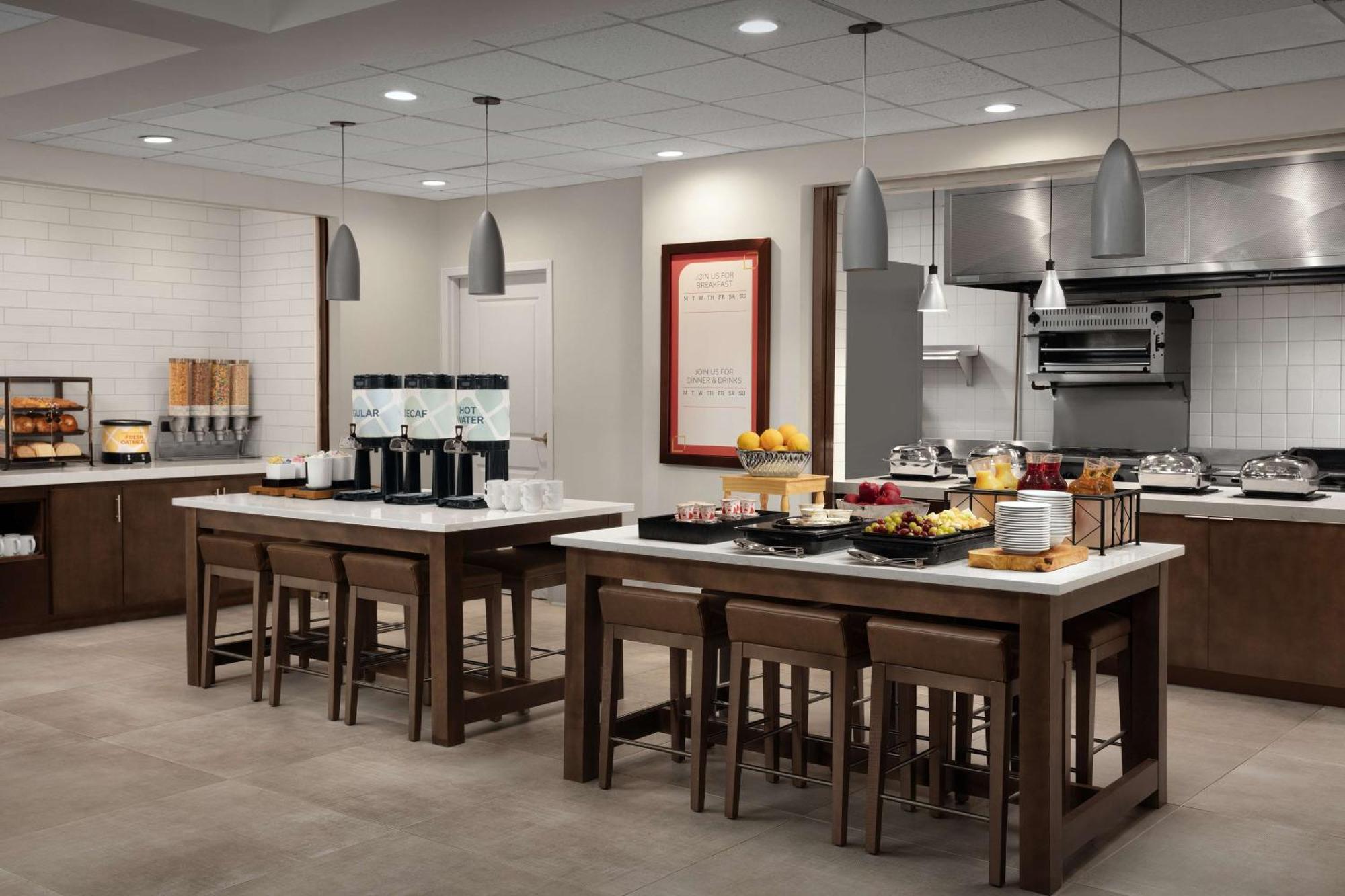 Hilton Garden Inn Philadelphia-Fort Washington Bagian luar foto