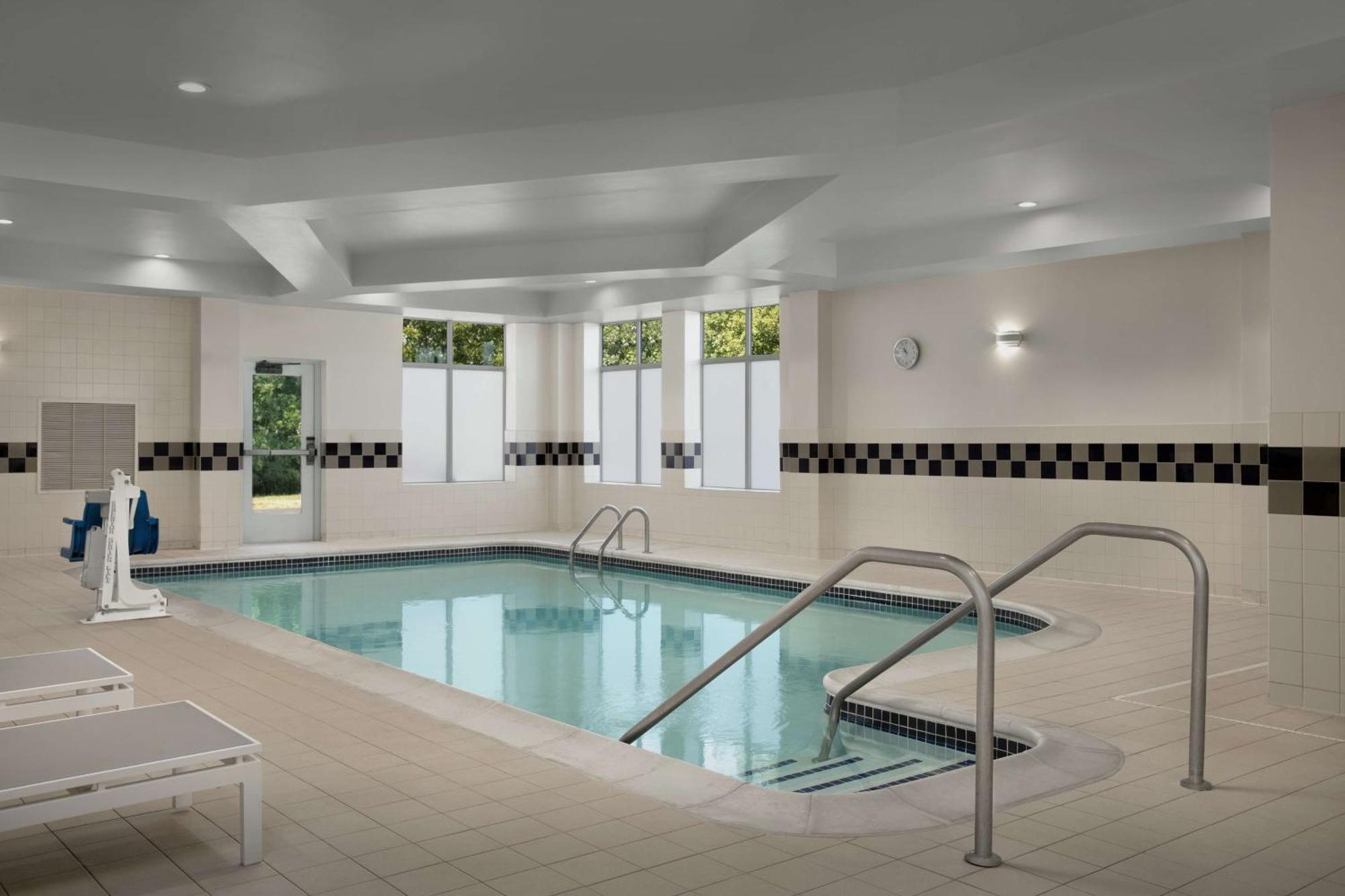 Hilton Garden Inn Philadelphia-Fort Washington Bagian luar foto