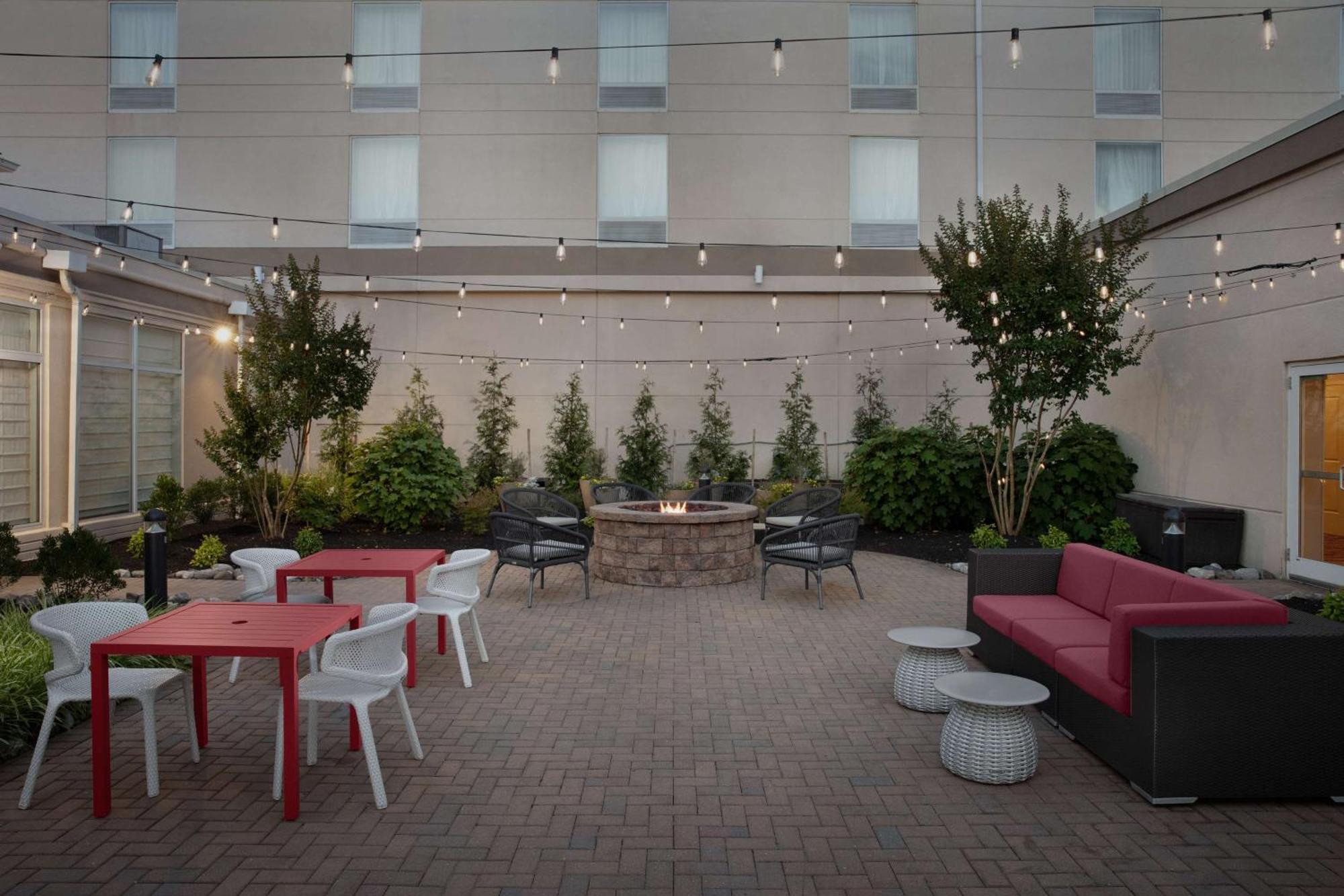 Hilton Garden Inn Philadelphia-Fort Washington Bagian luar foto
