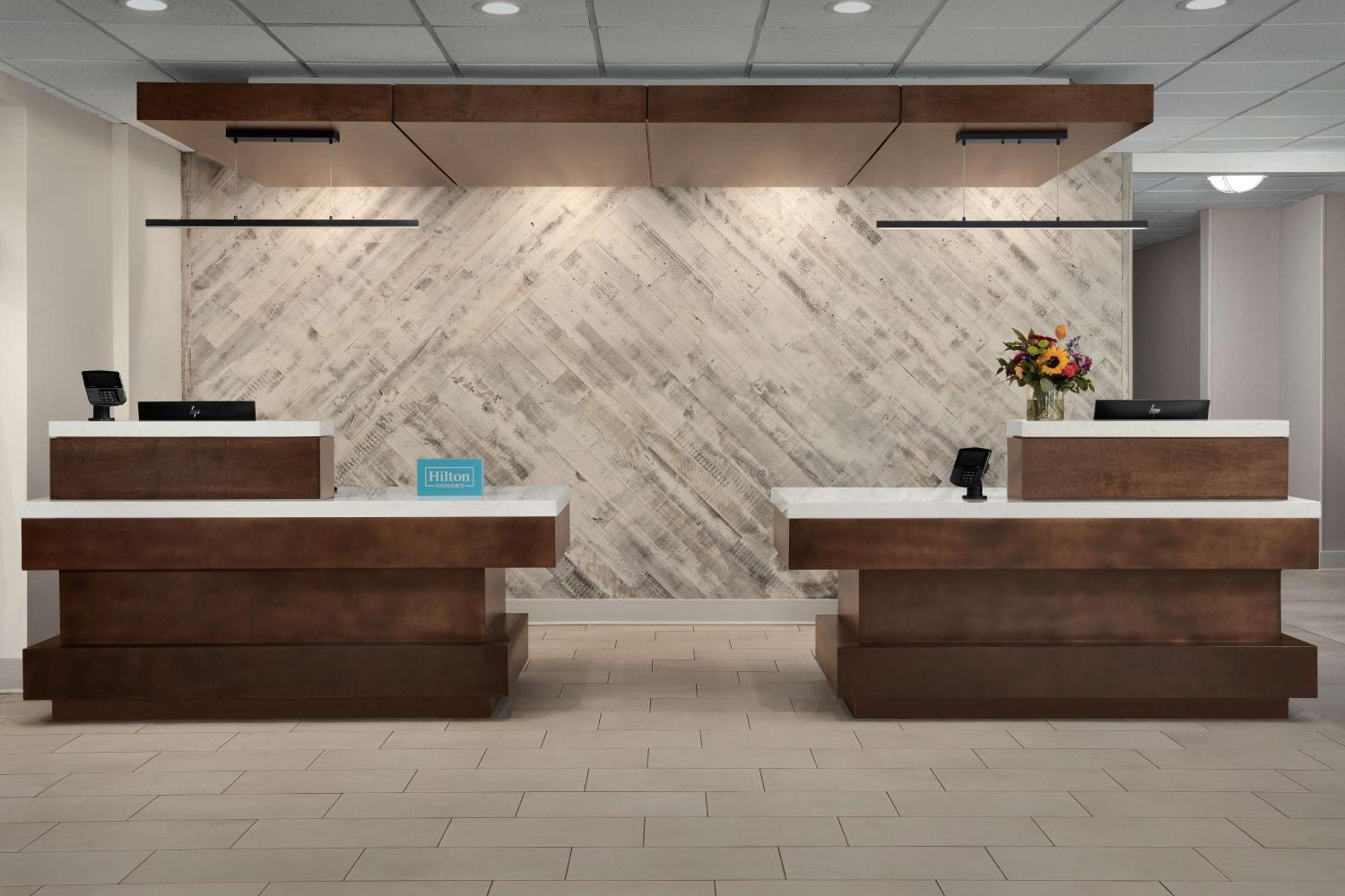 Hilton Garden Inn Philadelphia-Fort Washington Bagian luar foto